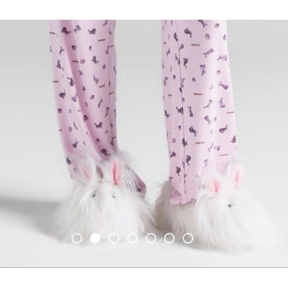 Skims Plush Bunny Slippers - Picture 5 of 8